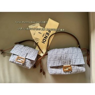 Fendi Classic Mama Baguette One-Shoulder Underarm Cross-Body Baguette Baguette