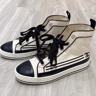CHANEL 19年黑白高筒帆布鞋 39號