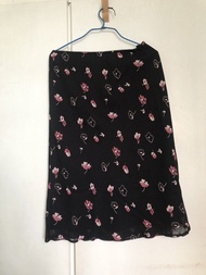 Laura Ashley long skirt，elastic waist   碎花圖案半截裙，橡筋裙頭，有裡，有袋 (size:M，measurements in last 2 photos)