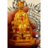 “ 黄金二哥丰 ”  （9cm高供型）  供奉二哥丰常见功效：﻿ ㊙️ 招财:二哥丰佛牌被广泛认为有招正财和偏财的功效，尤其适合从事生意、金融和彩票等行业的人士. ㊙️ 提升运势:佩戴二哥丰佛牌可以提