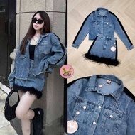 VORA :: Set เสื้อแจ็คเก็ต​ยีนส์ แขนยาว ปักลายช่วงอก แต่งกระเป๋าด้านหน้า แต่งแถบสีดำช่วงไหล่ตัดกัน แม