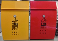 ตู้ไปรษณีย์หน้าบ้าน ตู้รับจดหมาย กล่องรับจดหมาย ชนิด โลหะ กันฝน กัน แดด ออก แบบตามมาตรฐาน ของ  ไปรษณีย์ไทย มี 2 สี แดง เหลือง