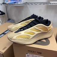 adidas yeezy 700 v3