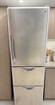 搬屋日立 Hitachi 三門雪櫃,可直接睇,有𨋢容易提取.一級能源自動製冰.