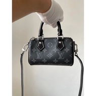 Lv nano speedy Black Samurai Pillow
Genuine 163 Chip Jumping Code All Steel Hardware
The Black Flora