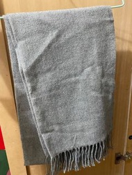 Uniqlo 灰色圍巾