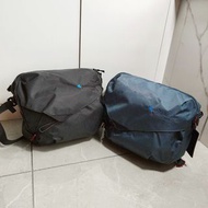 美國 Klattermusen 攀山鼠 黑深藍色尼龍布 Gaut 斜咩袋