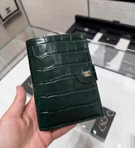 Chanel 26s 綠色鱷魚壓紋 護照夾 passport holder wallet green crocodile embossed 祖母綠 銀包 錢包 卡包 25b 粉色 荔枝牛皮 pink 