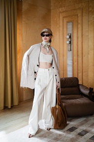 พร้อมส่ง Blazer สูทผ้าทวิตแขนยาวแต่งคริสตัสดอกไม้หน้า งานป้ายvshopbeand