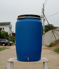 ถังติดก๊อก ถังพลาสติกสำหรับใส่น้ำ มีฝาปิด ถังติดก๊อกน้ำมีสายรัดครบชุด พร้อมใช้งาน ขนาด 200 ลิตร ถังพลาสติกหนาเกรด A