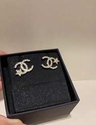 Chanel 雙C星星耳環