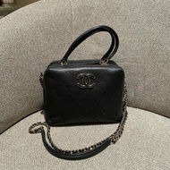 香奈兒/Chanel 黑金牛皮琺瑯扣複古吐司牛奶盒子荳腐包手提小方盒