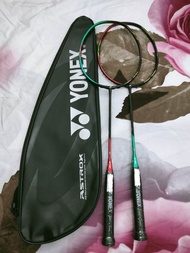 RAKET BADMINTON DEWASA YONEX ASTROX 88 S & ASTROX 88 D  BAHAN CARBON  TARIKAN SINAR 30 LBS  AKSESORI