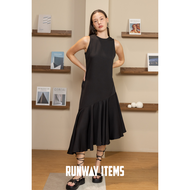 Runway Items | เดรสแขนกุดระบายชายปลายเฉียง