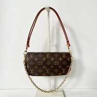 LV 新款 WALLET ON CHAIN IVY 老花 多功能 肩背 斜背 磁釦 腋下包 M81911