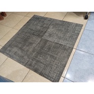 Quality tile carpet measuring 50x50cm
