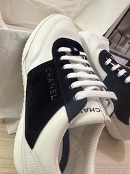 Chanel 經典黑白運動鞋