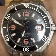 【經典黑橙】TITONI 梅花錶 Cosmo King ...