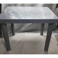 Hannita Table 24" x 36"