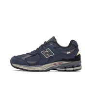 NB 2002R "Ripstop" Protection Pack Comfortable and versatile, slip-resistant and durable low-top run
