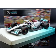 [MASH] Minichamps 1/18 Mercedes F1 W13 63 2022 Russell Gift Box Edition