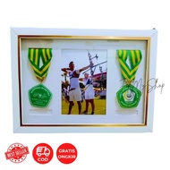 GANTUNGAN MODERN MINIMALIST MEDAL HANGER FRAME MEMORIES FRAME
