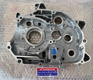 แคร้งเครื่องฝั่งขวา WAVE125i (ปลาวาฬ 2012-2019) ( ฝั่งน็อตถ่ายน้ำมันเครื่อง ) แท้ศูนย์ 11100-KYZ-900