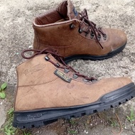 Vasque Goretex outdoor booth shoes