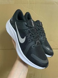 Nike Quest 4 黑白色