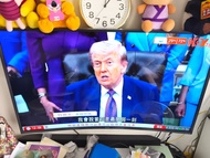 48吋曲面三星電視螢幕
