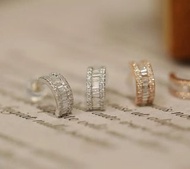 40分梯方鑽石18k金耳環
0.40ct  Diamond 18k Gold Earrings