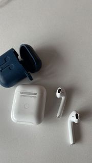 Airpods 2 with wireless charging case 100% working