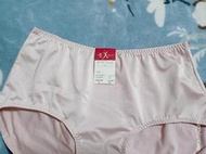 【華歌爾】wacoal摩奇X塑身系列雙提托中腰平口褲(柔膚粉)-L號XL號XXL號