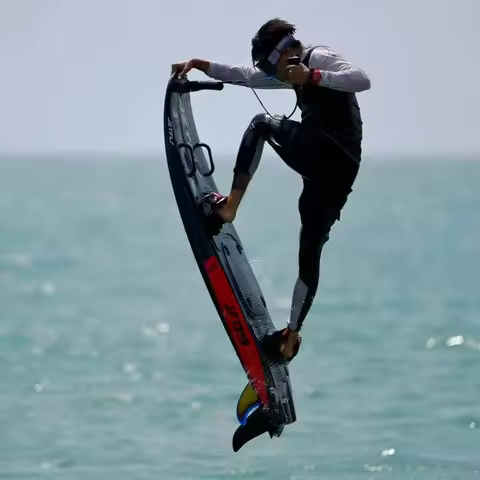 JetFly JF09GT 110CC 2.8L Fuel Capacity 64km/h Carbon Fiber Gas Engine Racing Surfboard