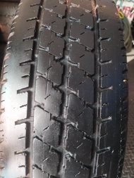 ยางรถกระบะขอบ14 บริดสโตน LEO677 195R14Cปี15 แก้มดี ขอบสวยไม่ขาด ดอกหนา มีแตกลายงาตามรูป ยางถอดสด ใช้