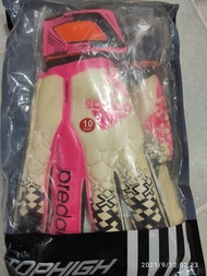 goalkeeper gloves