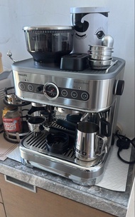 Philips 飛利浦 Barista Brew 半自動特濃咖啡機 PSA3228/01，採用不銹鋼機身設計