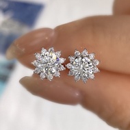 DiamondWorld ประกาย 0.5CT Moissanite Diamond Halo Sun Flower Stud ต่างหูสําหรับผู้หญิง 925 เงินสเตอร