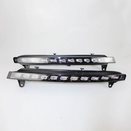 12V LED DRL Daytime Running Lights Daylight Fog light with yellow turn Signal For Audi Q7 2006 2007 