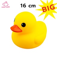 เป็ดเหลืองตัวใหญ่ 16x15x13cm ของเล่นอ่างอาบน้ำ เป็ดยางลอยน้ำ บีบมีเสียง ของเล่นอาบน้ำ เป็ดเหลืองอาบน้ำ ตุ๊กตาเป็ดเหลือง Rubber duck with beep sound
