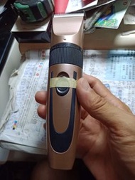 可充電式剪髮器