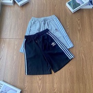 全新Adidas三杠排扣運動休閑短褲Adidas 短褲Adidas shorts Adidas pants Adidas純棉短褲