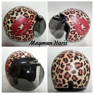 Adult retro bogo helmet with Leopard kiss motif