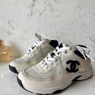 Chanel✨熊貓黑白休閒鞋35