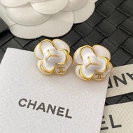 Chanel outlet 山茶花耳環 白色