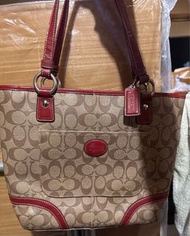 Coach H1226-F18917 Coach Khaki Crimson Peyton手提包單肩 寬34公分長27公分 $888 運35