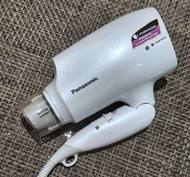 Panasonic EH-NA46納米離子風筒，珍珠白色。90%new，有nanoe同platinum ion護髮功能。三腳香港電插頭，插電即用。風力夠，吹完頭髮冇咁乾。機身新淨，操作正常。
旺角地鐵