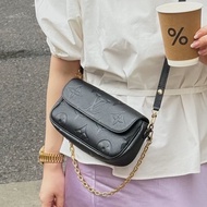 低價出售❤️‍🔥99新🆕Lv路易威登全皮黑色老花壓紋IVY包鏈條包單肩斜挎腋下包