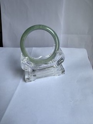 🔥[秀氣厚裝] 緬甸A貨翡翠 56.1正圈｜12.0寬 7.9mm厚裝 仙氣淡晴綠底帶天然招財灑金手鐲
