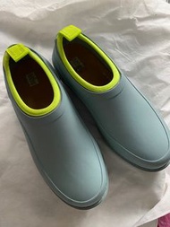 【FitFlop】WONDERCLOG NEON-POP WATERPROOF RUBBER CLOGS 雨鞋-女(冷藍色) #24女王節